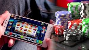 Hasil permainan Sic Bo ditampilkan di layar dengan jelas